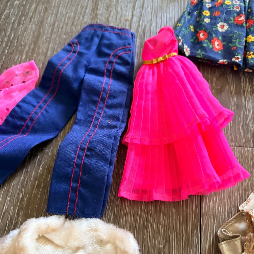 Vintage Barbie Doll Clothes Lot Retro Outfits Dresses Jumpsuits Accessories - Picture 5 of 11